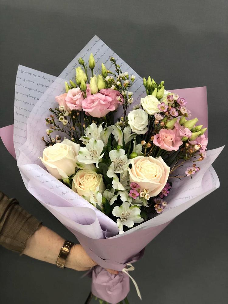 Букет цветов из: Альстромерии, Розы и Лизиантусы в Абадзехском