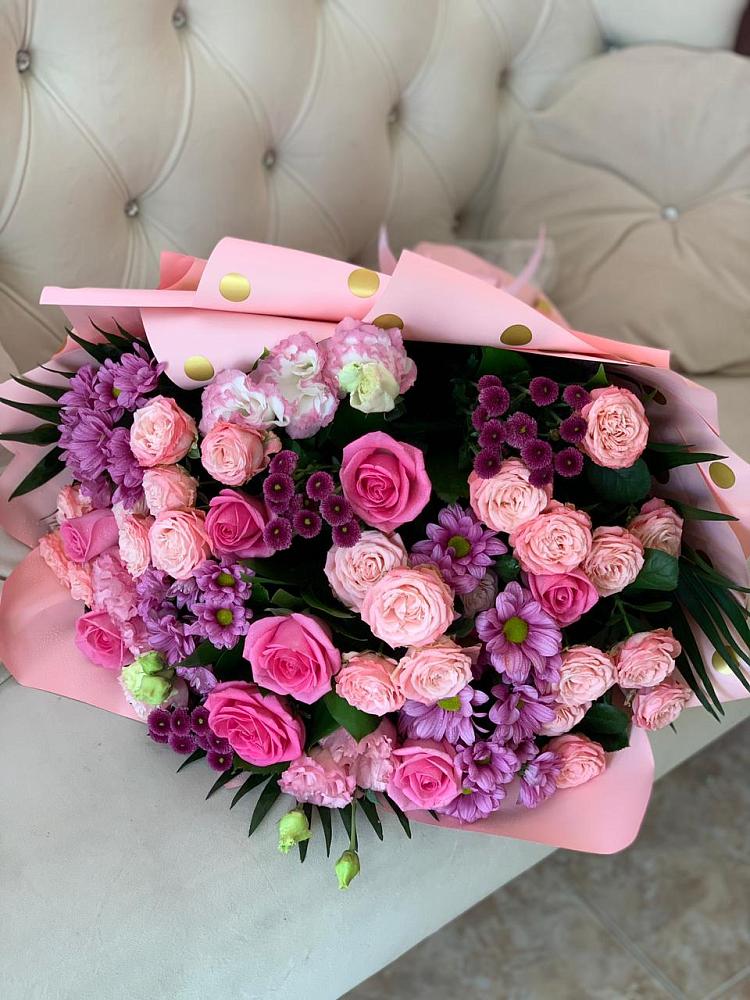 Букет цветов из: Хризантемы, Розы и Лизиантусы в Абадзехском