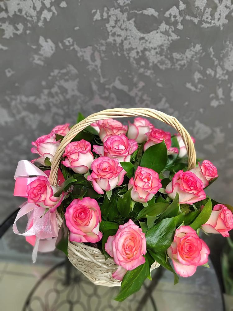 Цветочная композиция из Розы в корзине в Абадзехском