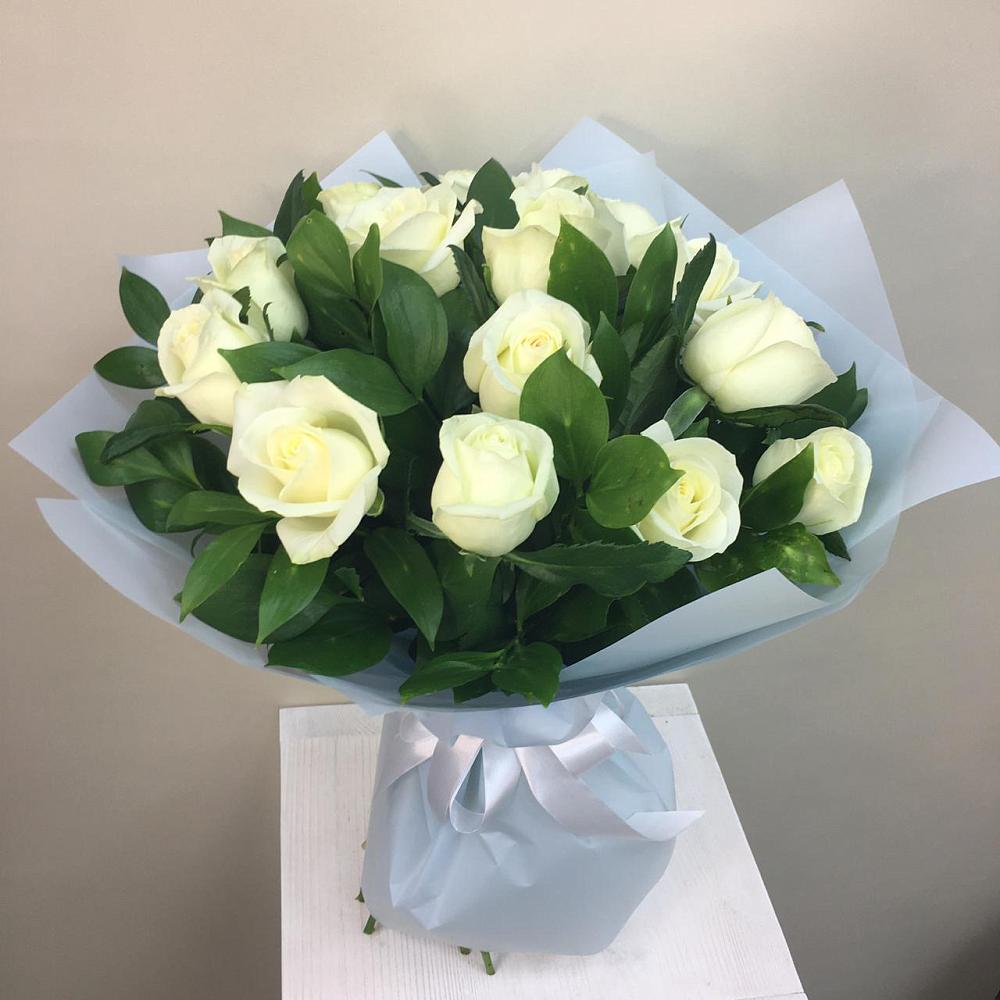 Букет 15 Белых роз Проуд в Абадзехском