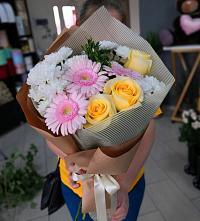 Букет цветов из:  Герберы, Розы и Хризантемы #REPLACE_PRED# Абадзехском