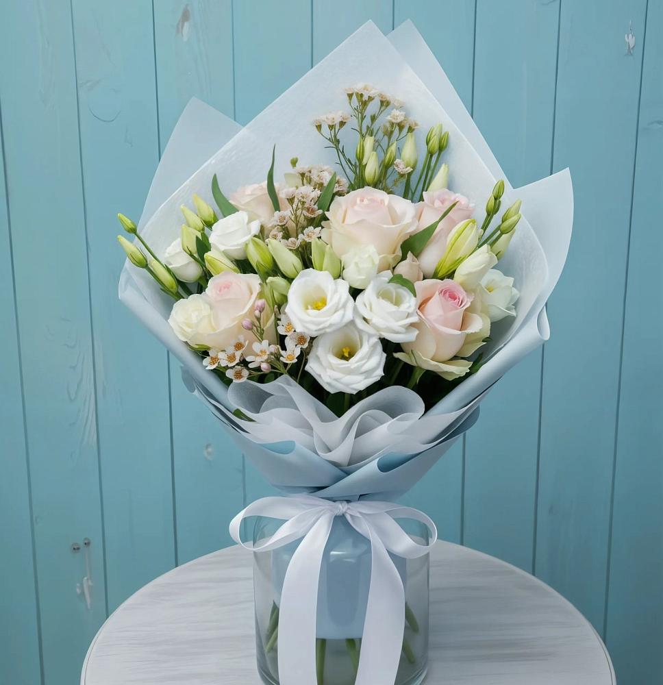 Букет цветов из: Розы и Лизиантусы в Абадзехском