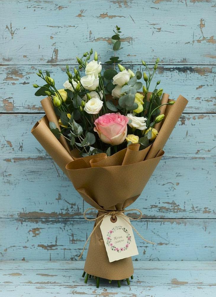 Букет цветов из: Розы и Лизиантусы в Абадзехском