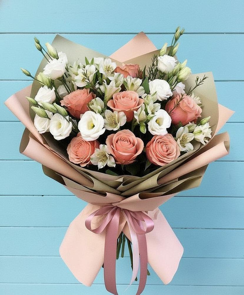 Букет цветов из: Розы, Альстромерии и Лизиантусы в Абадзехском