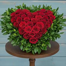 Цветочная композиция из Розы в виде сердца #REPLACE_PRED# Абадзехском