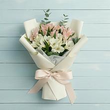 Букет цветов из:  Альстромерии в Абадзехском
