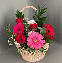 Цветочная композиция из Розы, Хризантемы и Герберы в корзине в Абадзехском