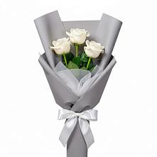 Букет 3 белые розы в Абадзехском
