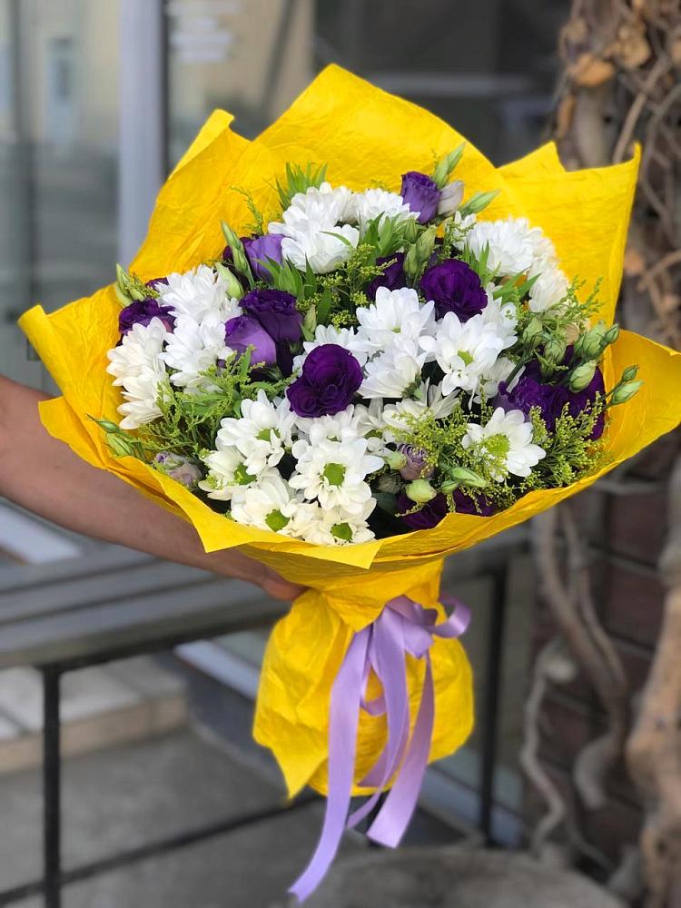 Букет цветов из: Ирисы, Хризантемы и Ромашки в Абадзехском