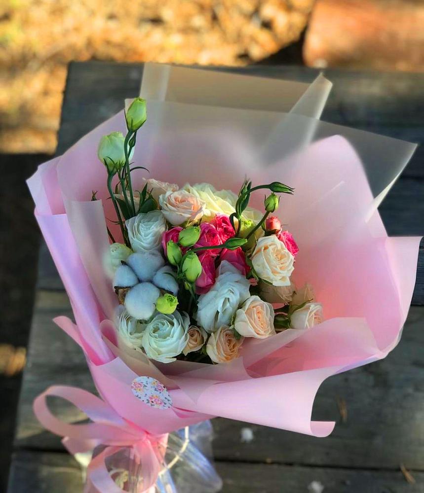 Букет цветов из: Розы и Лизиантусы в Абадзехском