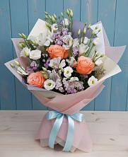 Букет цветов из:  Лизиантусы, Розы, Альстромерии и Гипсофила в Абадзехском