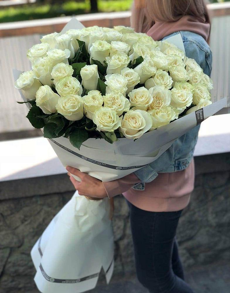 Букет 35 Белых роз в Абадзехском
