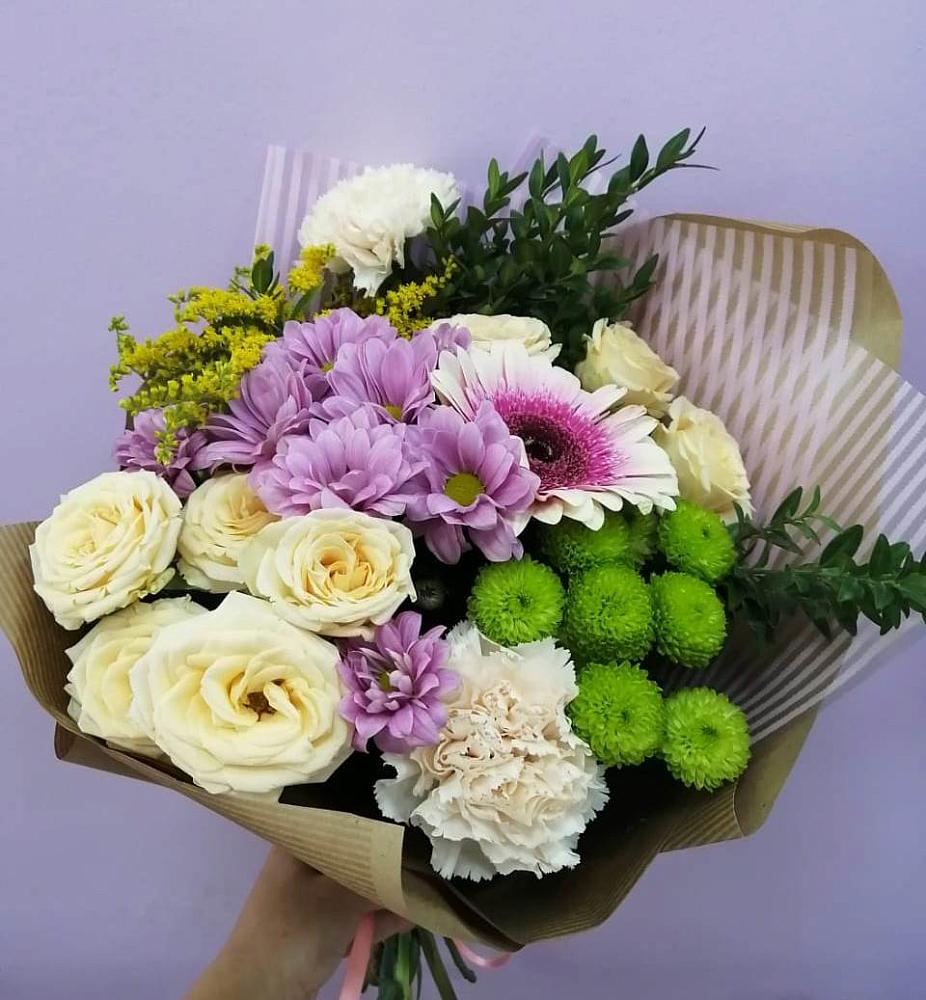 Букет цветов из: Хризантемы, Розы, Гвоздики и Герберы в Абадзехском