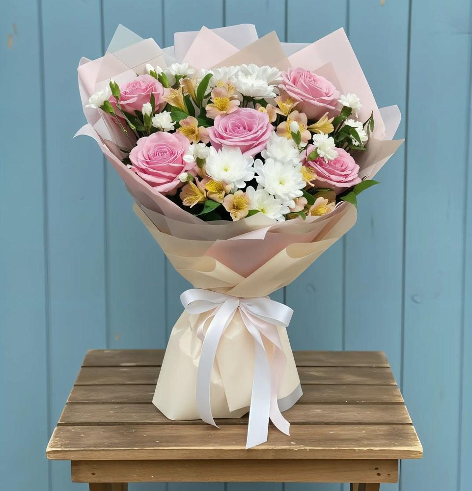 Букет цветов из: Гвоздики, Орхидеи и Розы в Абадзехском