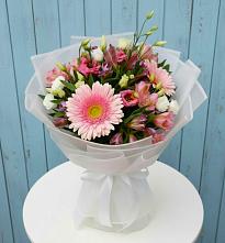 Букет цветов из:  Герберы, Альстромерии и Лизиантусы в Абадзехском