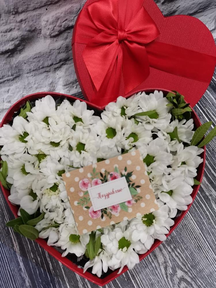 Цветочная композиция из Хризантемы в виде сердца в Абадзехском