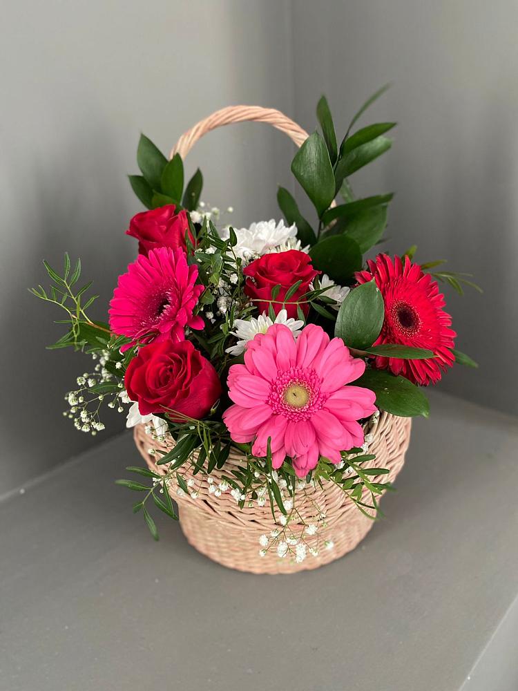 Цветочная композиция из Розы, Хризантемы и Герберы в корзине в Абадзехском