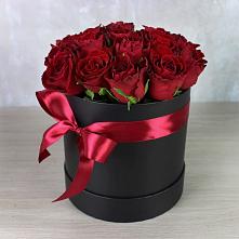 Цветочная композиция из Розы в шляпной коробке в Абадзехском