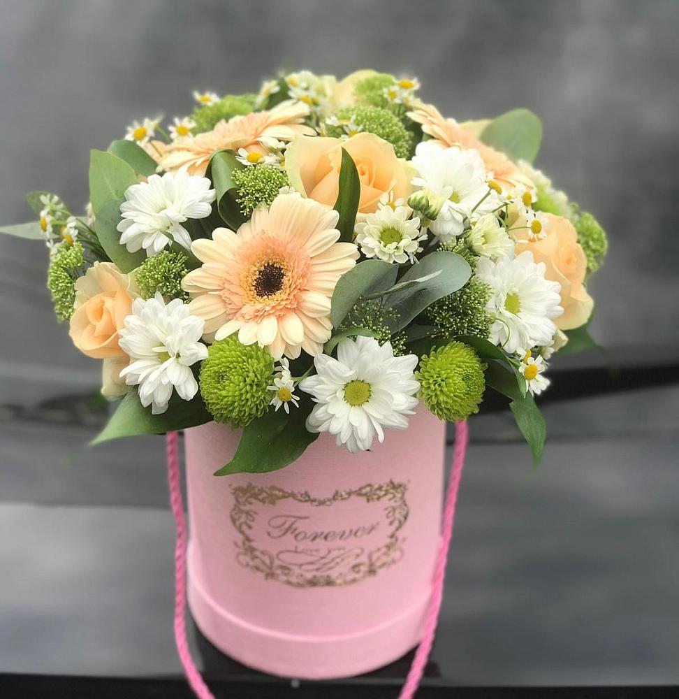 Цветочная композиция из Розы, Герберы и Хризантемы в шляпной коробке в Абадзехском