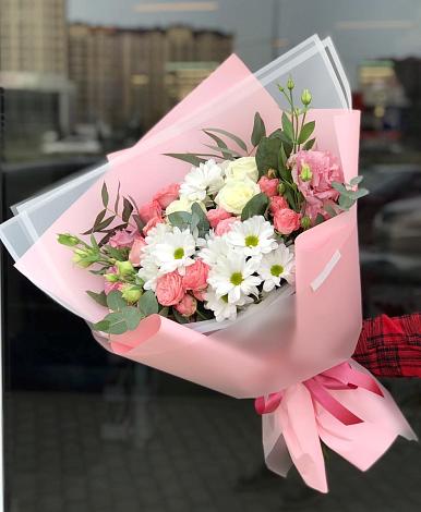 Букет цветов из: Розы, Лизиантусы и Хризантемы в Абадзехском